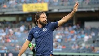 كبار إيطاليا يودعون المايسترو بيرلو