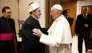 بابا الفاتيكان خلال استقباله شيخ الأزهر