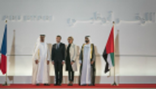 بالصور.. وصول محمد بن راشد ومحمد بن زايد وماكرون إلى متحف اللوفر أبوظبي