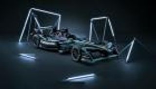 الظهور الأول لسيارة فريق سباق "باناسونيك جاكوار" في معرض دبي