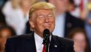 الدولار يهبط لأدنى مستوياته في أسبوع بسبب ترامب 