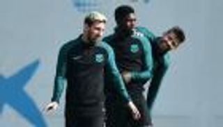 مورينيو يطلب التعاقد مع مدافع برشلونة