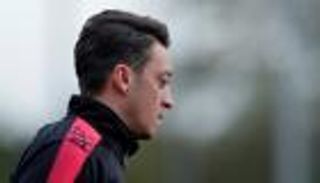 أوزيل يفرض شرطا جديدا على أرسنال للتجديد