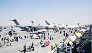معرض طيران دبي يستقبل أكثر من 72 ألفا و500 زائر