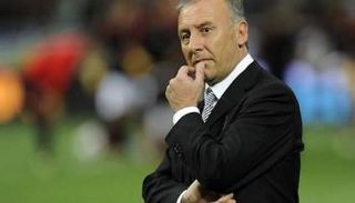 زاكيروني يشيد بأداء "الأبيض" رغم الخسارة أمام هاييتي