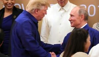 ترامب يصافح بوتين في فيتنام - أ. ف. ب