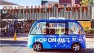 حافلة ذاتية القيادة تتعرض لحادث بأول ساعة عمل