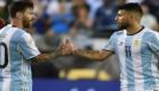 الأرجنتين تهزم روسيا وديا في أول مباراة على ملعب افتتاح المونديال