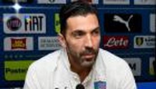 بوفون يعد بكتابة التاريخ أمام السويد