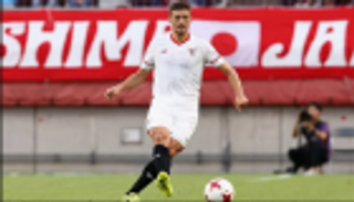 مدافع إشبيلية يرد على اهتمام برشلونة بضمه