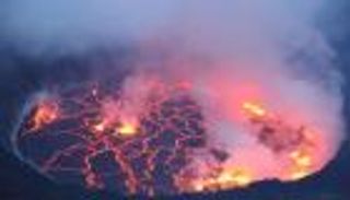 بالفيديو.. كاميرا تصور الحمم داخل بركان دون أن تنصهر