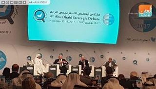 عبد الرحمن الراشد مع إد روجرز وجيمس ليندسي في جلسة السياسات الأمريكية