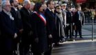 نجل أحد ضحايا هجمات باريس يرفض مصافحة ماكرون