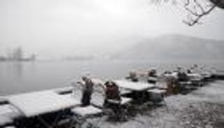 بالفيديو.. عاصفة ثلجية توقف الحياة بألمانيا