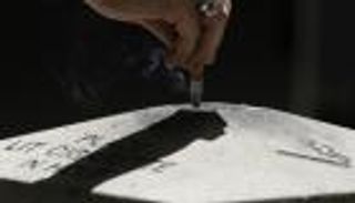 بقايا سيجارة تهدد لاجئا سوريّا بالترحيل من لندن