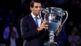 نادال يتلقى جائزة إنهاء العام في صدارة التصنيف