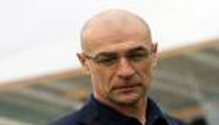 مدرب إيطالي يقاطع زوجته بسبب السويد