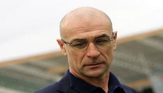 مدرب إيطالي يقاطع زوجته بسبب السويد