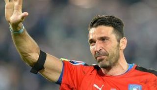 السويد تحرم بوفون من الانفراد برقم قياسي في المونديال