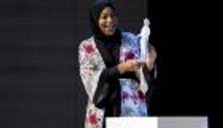 بالصور.. أول دمية باربي "محجبة" تكريما لرياضية مسلمة