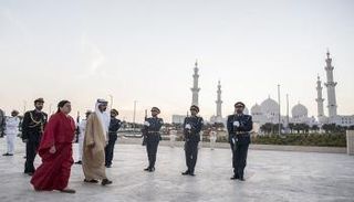 رئيسة جمهورية النيبال والشيخ خليفة بن طحنون أثناء الزيارة