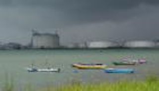 ارتفاع قياسي لمخزون النفط الأمريكي