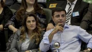 صلاح الدين دميرطاش وزوجته