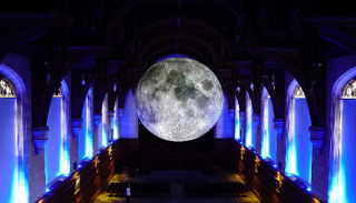 متحف القمر في دبي مول