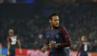 أسطورة اليونايتد يلوم نيمار على الرحيل من برشلونة