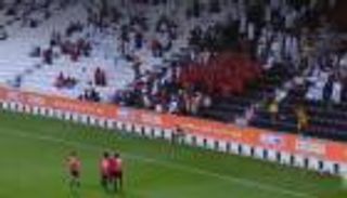 قطر تشتري مشجعين أجانب لملء المدرجات الخاوية