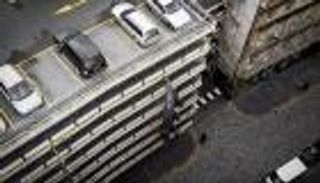 ينسى مكان سيارته ٢٠ عاما.. ويعثر عليها "بالصدفة"