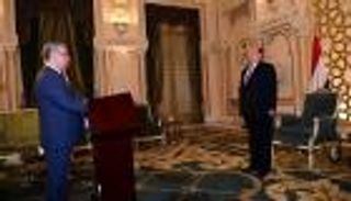 اليمن.. محافظ عدن يستقيل من منصبه