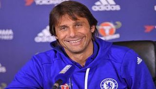 كونتي يحسم موقفه من تدريب إيطاليا