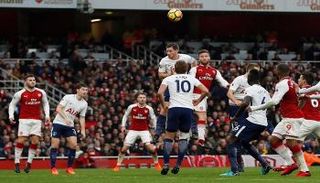 رأسية موستافي تمنح أرسنال رقما مميزا في 2017