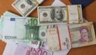 إيران.. توقعات بانهيار الريال أمام الدولار لمستويات غير مسبوقة