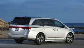 هوندا تسحب 900 ألف سيارة 