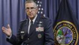 الجنرال جون هيتن.. حائط صد بين ترامب وكارثة نووية