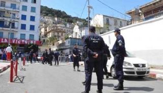 مراكز الاقتراع في الجزائر تستعد لاستقبال الناخبين 