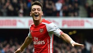 بيليرين يدافع عن أوزيل بعد تألقه أمام توتنهام