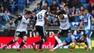 فالنسيا يواصل تضييق الخناق على برشلونة في الليجا