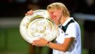 وفاة لاعبة التنس المعتزلة نوفوتنا بعد صراع مع المرض