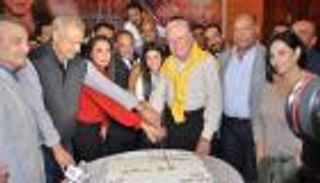 بالصور.. "خط ساخن" يجمع سلاف فواخرجي وحسين فهمي للمرة الأولى