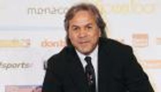 عصبية رابح ماجر تتحول إلى أغنية "روك"