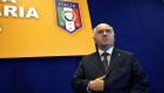 رئيس الاتحاد الإيطالي: استقالتي سياسية.. ولم أختر فينتورا