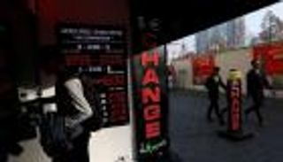 الليرة التركية تهبط لمستوى قياسي أمام الدولار