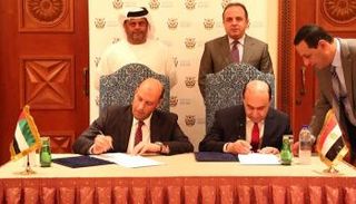 رئيس الشركة الإماراتية يوقع الاتفاق مع هيئة قناة السويس