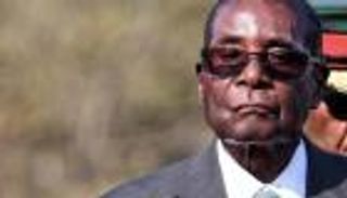 موجابي.. أقدم زعماء العالم من النضال إلى التنحي