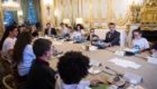 الأطفال يشكلون حكومة في فرنسا.. وماكرون يجتمع بهم