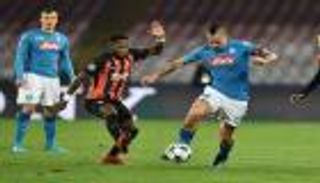 نابولي ينعش آماله في البقاء بدوري الأبطال بالفوز على شاختار