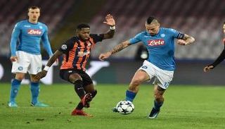 نابولي ينعش آماله في البقاء بدوري الأبطال بالفوز على شاختار